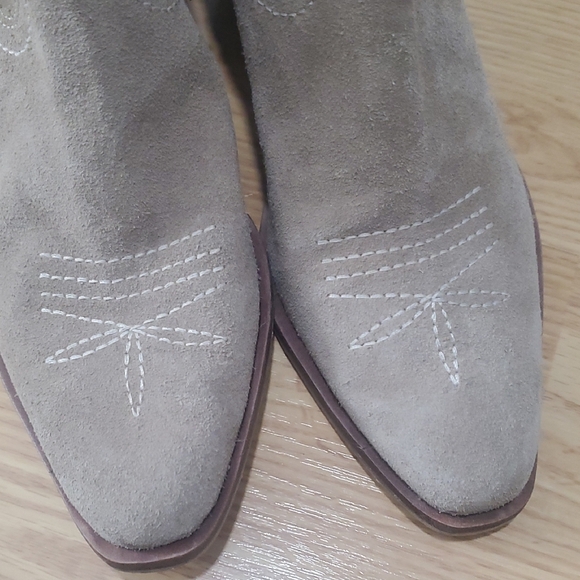 Dolce Vita Size 9 Taupe Suede Ankle Booties - Picture 4 of 12